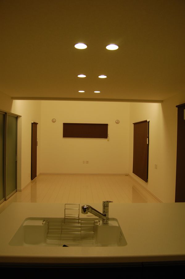 キッチンから見たリビング