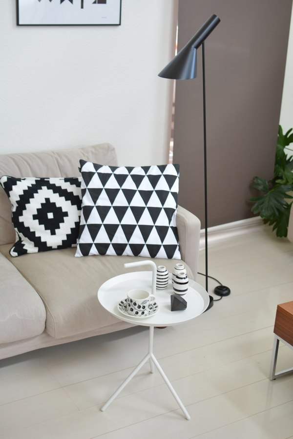 HAY サイドテーブルとソファー