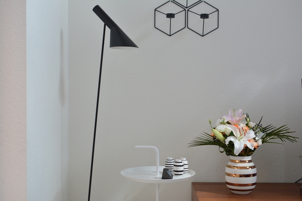 HAY サイドテーブルとオマジオのブラス