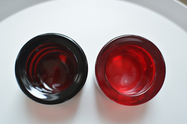 イッタラ　kivi　クランベリーとレッド上から