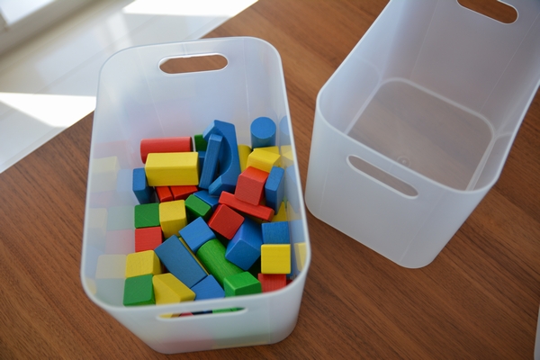 ダイソー積み重ねボックス　積み木を入れる