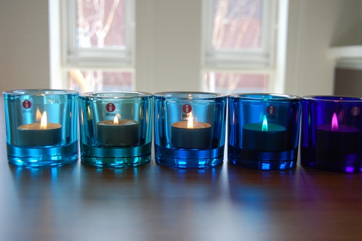 イッタラ kivi シーブルーにキャンドルを灯すと