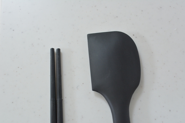 黒いスパチュラ