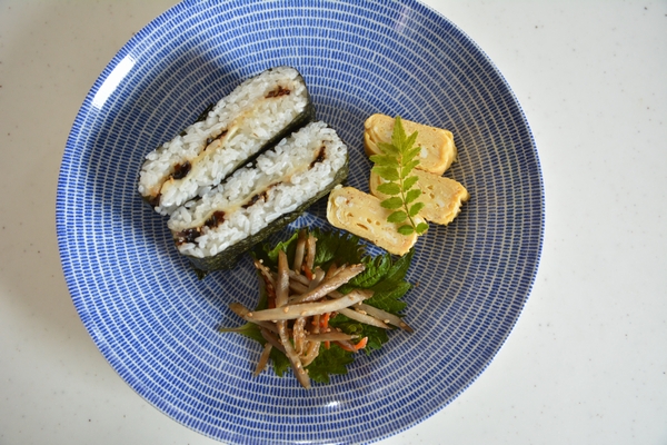 おにぎらず　盛り付け