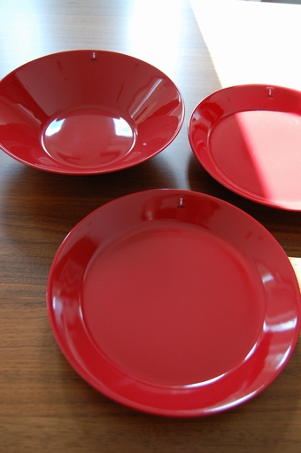 ティーマ レッド