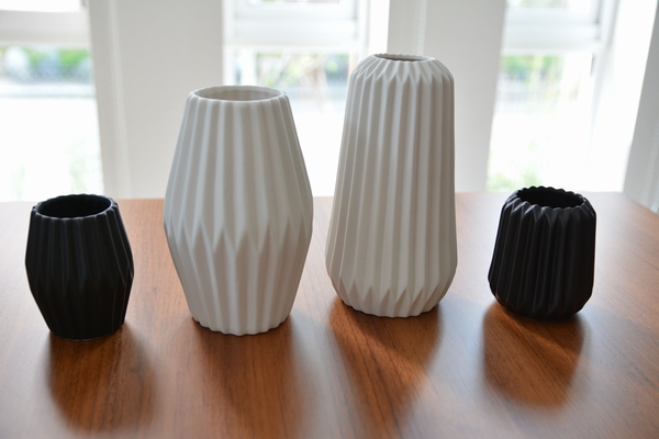 ブルーミングヴィル ジオメトリック フラワーベース 白と黒