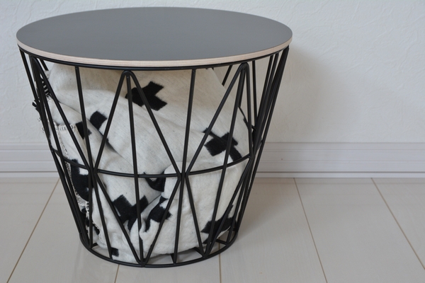 ファームリビング ワイヤーバスケットをテーブルに