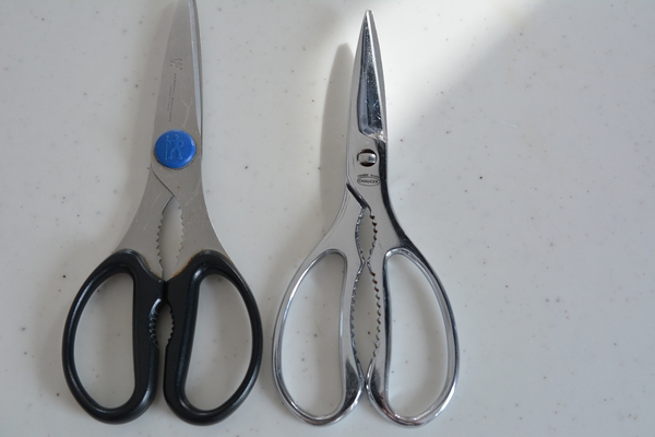 キッチンばさみ　２つ