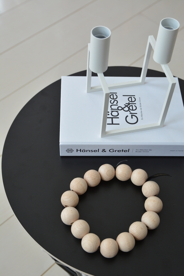 白いダミーブックを使って雑貨ディスプレイ