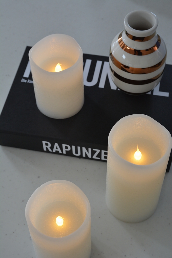 黒いダミーブックを使って雑貨ディスプレイ