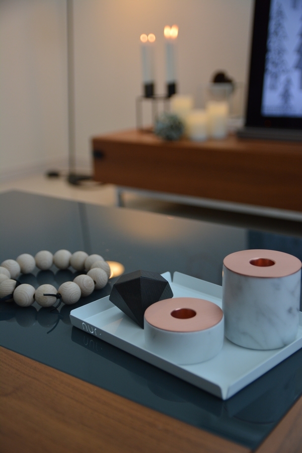 テーブルの上の北欧雑貨