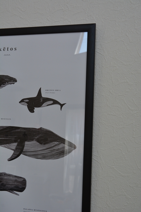 ポスターフレームは木製に