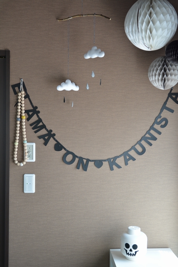 手作りのフエルトモビールとワードバナ―